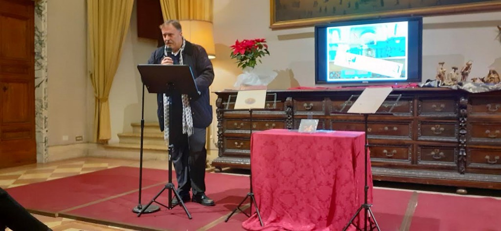 Il Maestro Vincenzo Di Betta durante la presentazione del cd. 