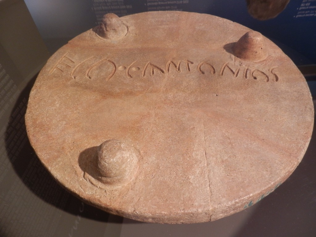Coperchio di dolio in terracotta, IV secolo a.C.