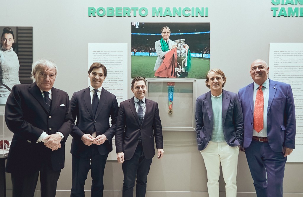 Roberto Mancini testimonial della mostra sulle Marche. 