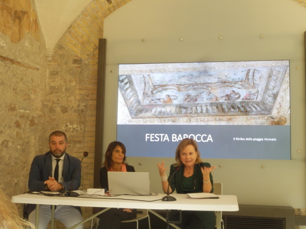 I curatori del progetto, da destra a sinistra: Alfonsina Russo, Direttore del Parco Archeologico del Colosseo, Roberta Alteri, Alessio De Cristofaro.  