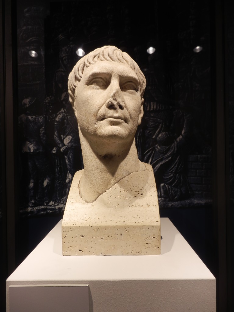 L'imperatore Traiano. Marmo del II secolo d.C.