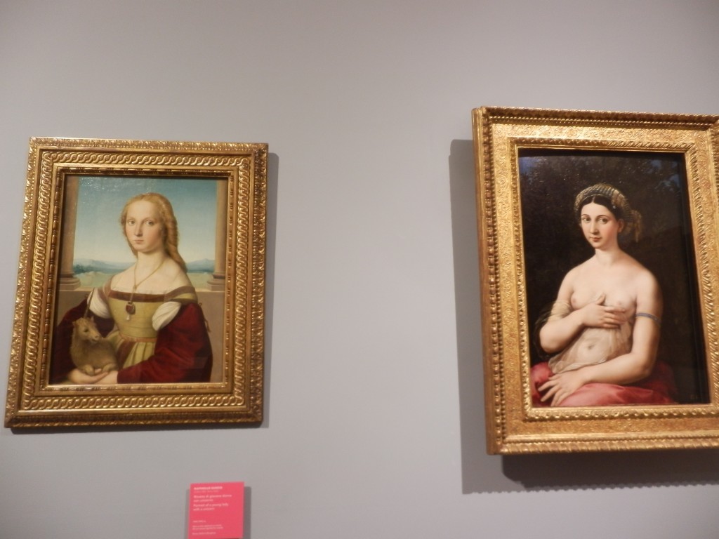 "Dama con liocorno" (XVI secolo) e "La fornarina" (1520), di Raffaello Sanzio.