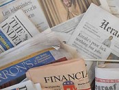 Semplici spettatori,  nel teatrino-Italia
